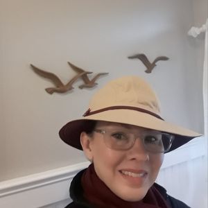 Meet your Posher, Alicia